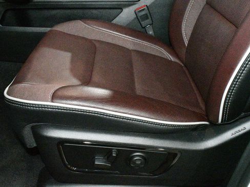 Used 2025 RAM 1500 Limited AWD/4WD image 13