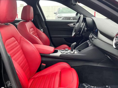 Used 2024 Alfa Romeo Giulia Veloce AWD/4WD image 7