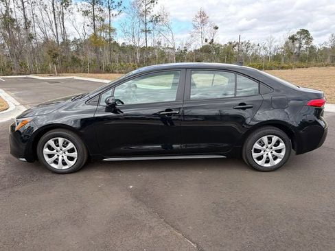 Used 2025 Toyota Corolla LE image 2