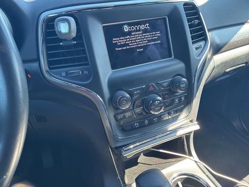 Used 2018 Jeep Grand Cherokee Laredo image 6