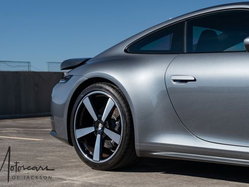 Used 2025 Porsche 911 Carrera image 32