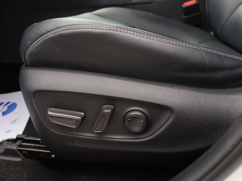 Used 2020 Toyota RAV4 XLE Premium FWD image 27