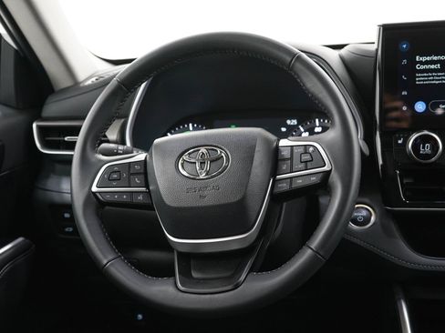 Certified 2026 Toyota Highlander XLE AWD/4WD image 18