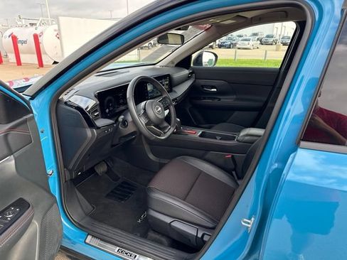 Used 2025 Nissan Kicks SR w/ Illumination Package FWD image 15