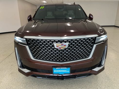 Used 2023 Cadillac Escalade Premium Luxury image 4