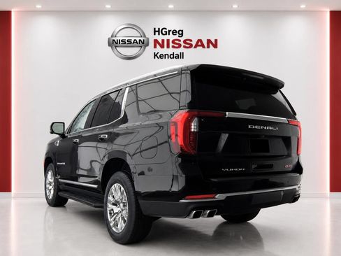 Used 2025 GMC Yukon Denali RWD image 2
