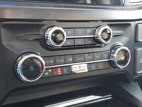 New 2026 Ford F250 Lariat w/ Black Appearance Package image 31