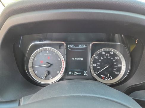 Used 2018 Nissan Titan SV w/ SV Convenience Package image 21