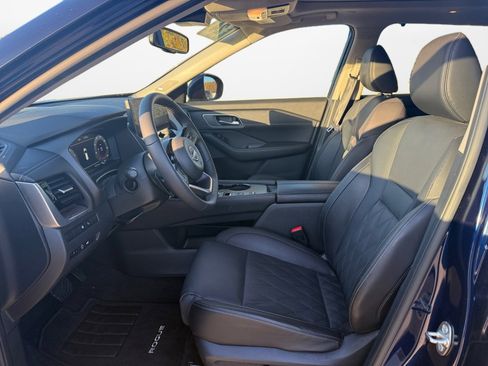 Used 2024 Nissan Rogue Platinum w/ Platinum Premium Package image 11