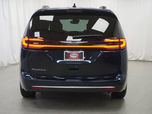 Used 2024 Chrysler Pacifica Pinnacle image 11
