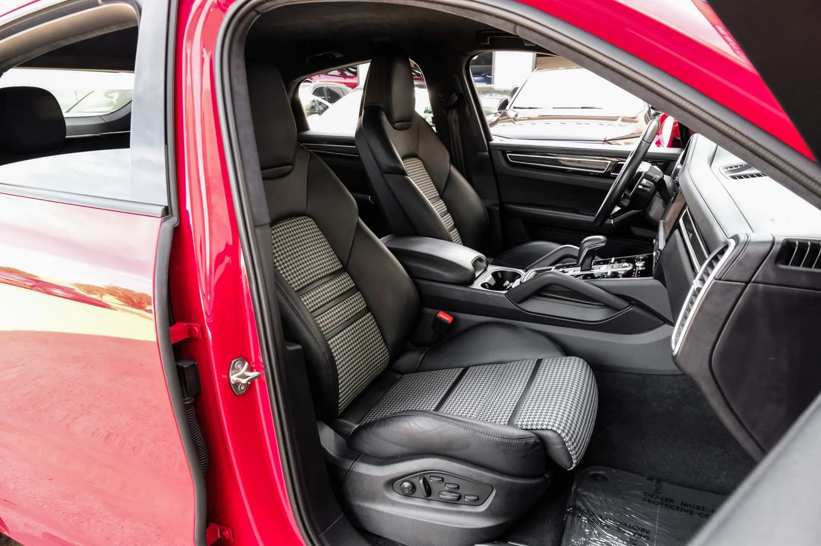 Used 2022 Porsche Cayenne GTS AWD/4WD image 37