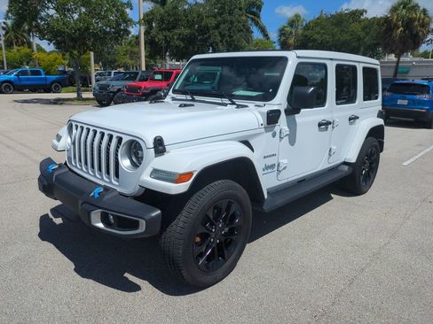Used 2023 Jeep Wrangler Unlimited Sahara w/ Cold Weather Group AWD/4WD image 10
