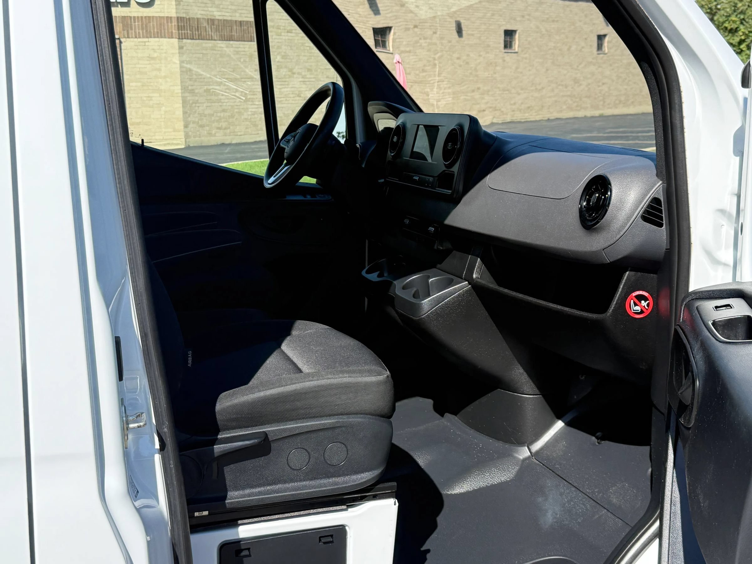 Used 2024 Mercedes-Benz Sprinter 2500 image 13