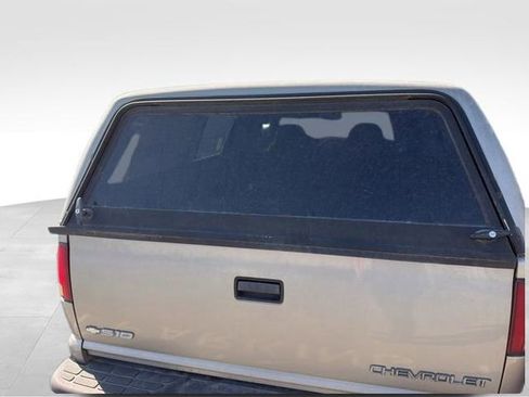 Used 2002 Chevrolet S10 Pickup LS w/ LS Preferred Equipment Group image 5