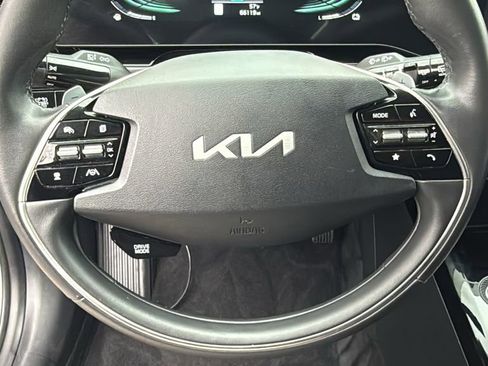 Used 2023 Kia Niro EX image 18