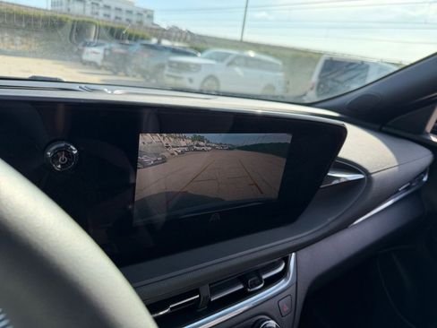 Used 2025 Buick Envista Preferred image 17