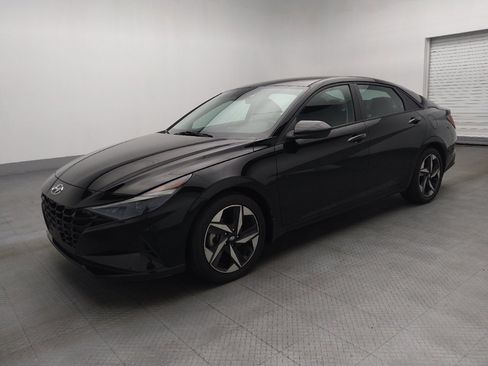 Used 2023 Hyundai Elantra SEL w/ Convenience Package FWD image 2