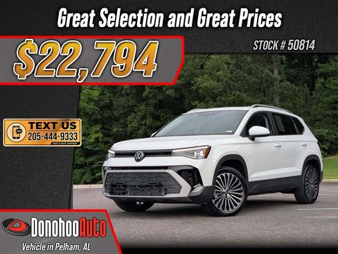 Used 2025 Volkswagen Taos SE w/ Panoramic Sunroof Package FWD image 1