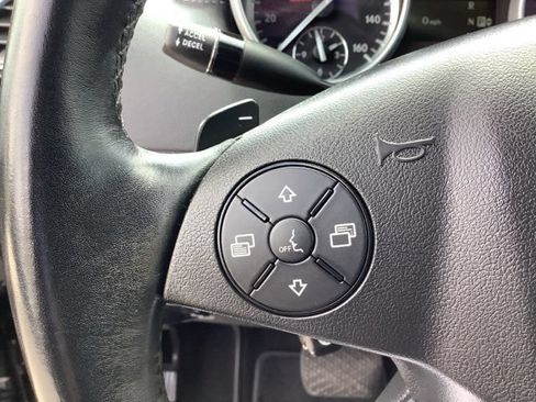 Used 2012 Mercedes-Benz GL 450 4MATIC image 32