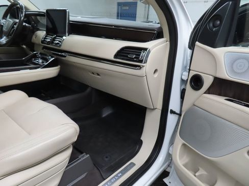 Used 2020 Lincoln Navigator Reserve w/ Luxury Package image 39