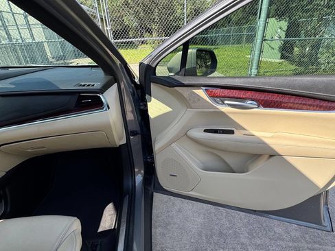 Used 2017 Cadillac XT5 Luxury w/ Driver Awareness Package FWD image 17