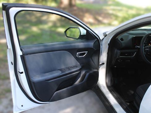 New 2025 Kia K4 LXS image 18