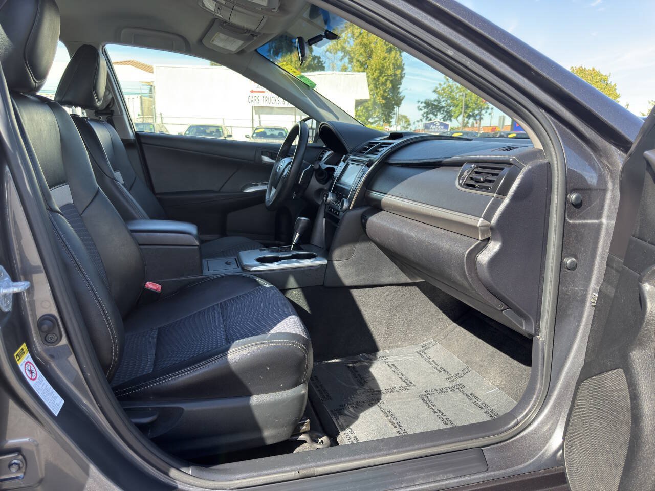 Used 2012 Toyota Camry SE FWD image 13
