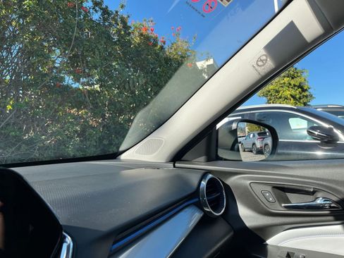 Used 2025 Chevrolet Trax LT image 37