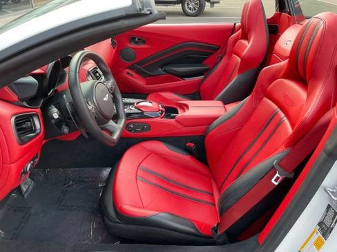 Used 2021 Aston Martin V8 Vantage Roadster image 17