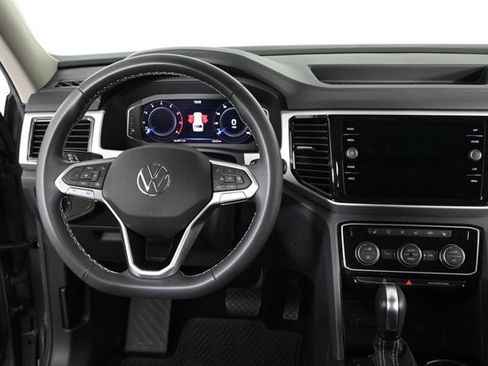 Certified 2023 Volkswagen Atlas SE w/ Panoramic Sunroof Package image 3