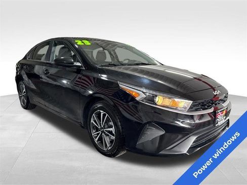 Used 2023 Kia Forte LXS FWD image 3