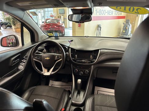 Used 2018 Chevrolet Trax LT w/ LT Convenience Package AWD/4WD image 29