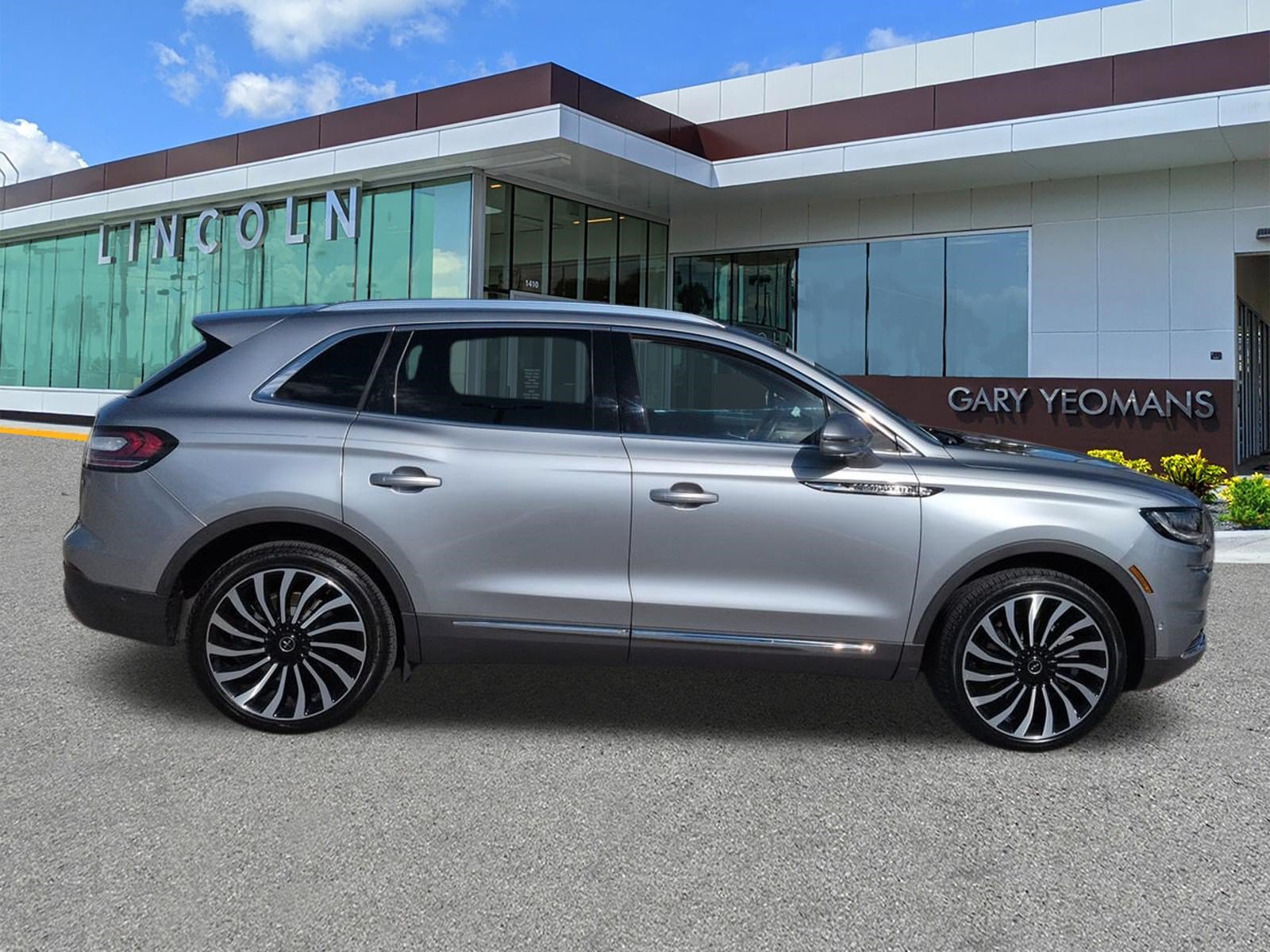 Certified 2023 Lincoln Nautilus Black Label w/ Class II Trailer Tow Package AWD/4WD image 3