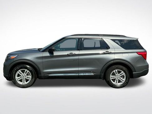 Used 2022 Ford Explorer XLT w/ Equipment Group 202A AWD/4WD image 3