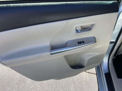 Used 2016 Toyota Prius V Four image 18