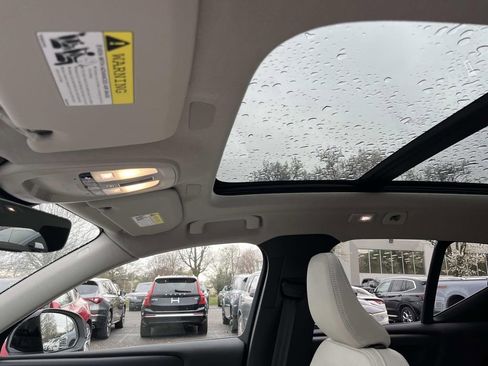 Used 2023 Volvo XC40 B5 Ultimate w/ Protection Package Premier image 28