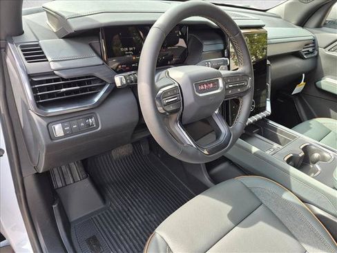 New 2026 GMC Acadia AT4 w/ Luxury Package AWD/4WD image 3