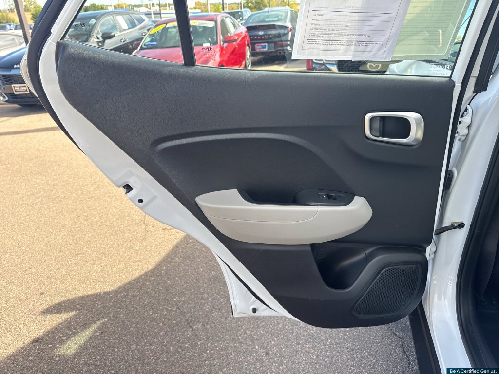 Certified 2025 Hyundai Venue SEL FWD image 43