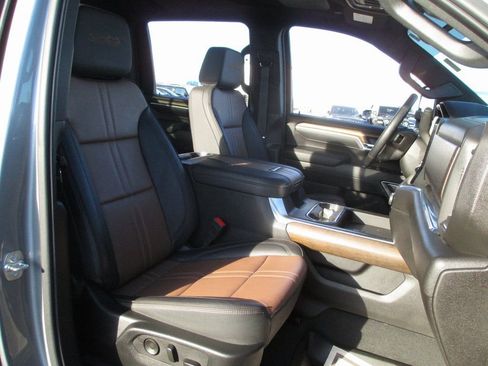 Used 2025 Chevrolet Silverado 3500 High Country w/ Technology Package image 26