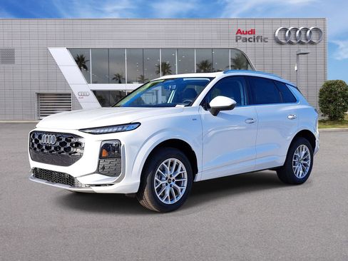 New 2026 Audi Q3 quattro 2.0T AWD/4WD image 1