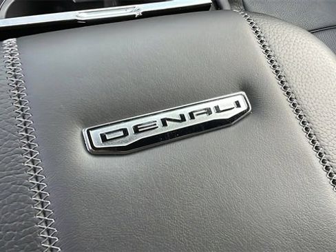 Used 2025 GMC Yukon XL Denali image 16