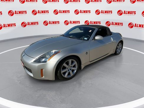 Used 2004 Nissan 350Z Enthusiast image 4