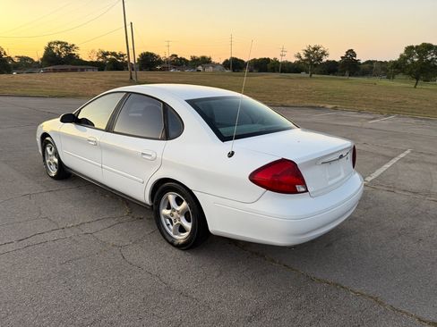 Used 2002 Ford Taurus SE image 6