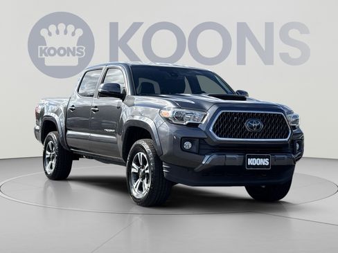 Used 2018 Toyota Tacoma TRD Sport w/ Technology Package RWD image 10
