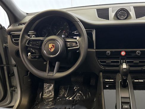 Certified 2025 Porsche Macan image 20