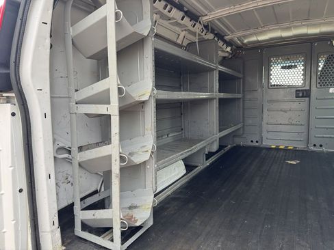 Used 2011 Chevrolet Express 2500 image 6