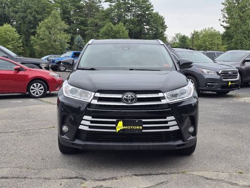 Used 2017 Toyota Highlander XLE w/ Carpet Mat Package AWD/4WD image 3