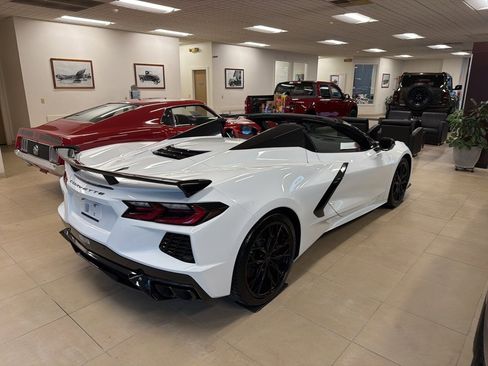 Used 2025 Chevrolet Corvette Stingray Premium Conv w/ Z51 Performance Package image 4