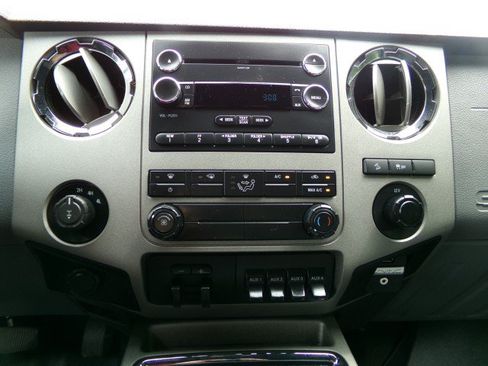 Used 2016 Ford F250 XLT w/ XLT Premium Package AWD/4WD image 19