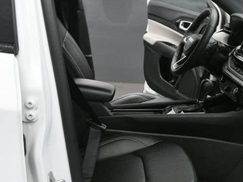 Used 2025 Jeep Compass Limited AWD/4WD image 15